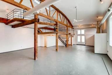 Main picture of 600 W 18th St