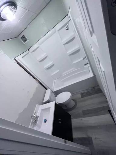 Main picture of 722 1/2 E Maple St