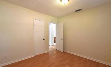 Main picture of 12422 N Howard Ave
