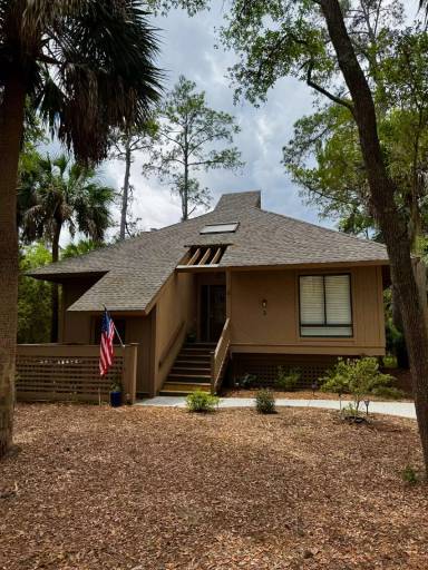 Main picture of 2 Palm Isle Ct