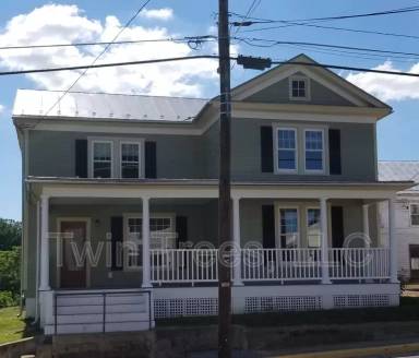 Main picture of 6029 Main St