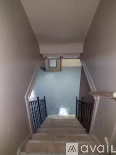 Main picture of 6761 Memorial Ave