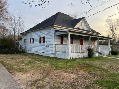 Main picture of 747 E Broadway St