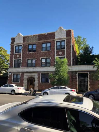 Main picture of 2351 W Wilson Ave