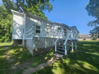Main picture of 223 Broadway St