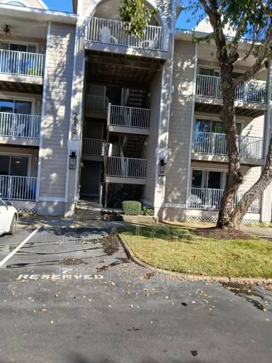 Main picture of 2212 Lesner Cres