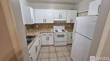 Main picture of 1035 W 77th St
