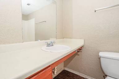 Main picture of 6302 W Wilshire Blvd