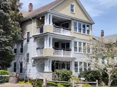 Main picture of 636 Washington Ave
