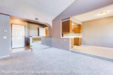 Main picture of 6323 Reseda Blvd