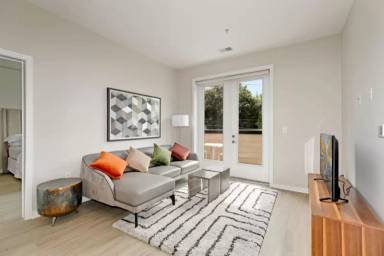 Main picture of 165 Avenue F