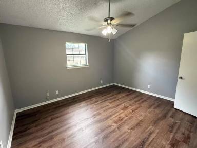 Main picture of 3007 Monroe St
