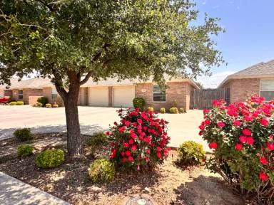Main picture of 5205 Graceland Dr