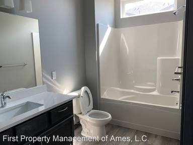 Main picture of 3425 Aurora Ave