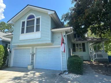 Main picture of 9 Royal Pointe Dr