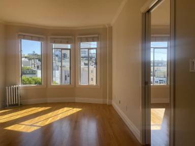 Main picture of 2165 Larkin St