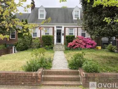Main picture of 1038 18th St S