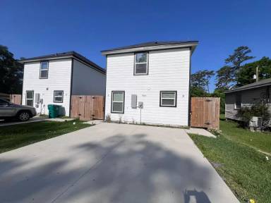 Main picture of 9243 Seeker St