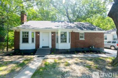 Main picture of 702 Loeb St