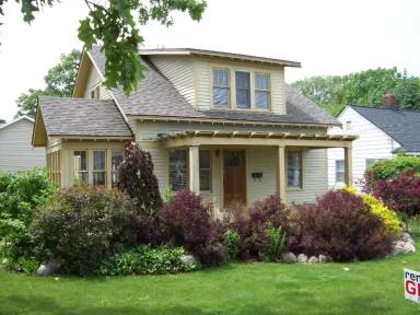 Main picture of 907 Fuller Ave NE