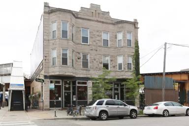 Main picture of 2403 W Homer St