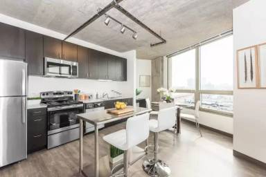 Main picture of 3198 N Clark St
