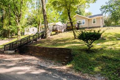 Main picture of 712 Woodlawn Dr