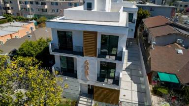 Main picture of 406 N Kenmore Ave