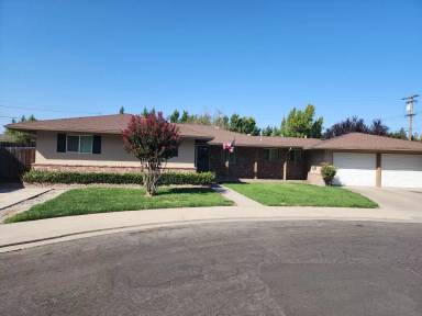 Main picture of 925 Crestwood Dr