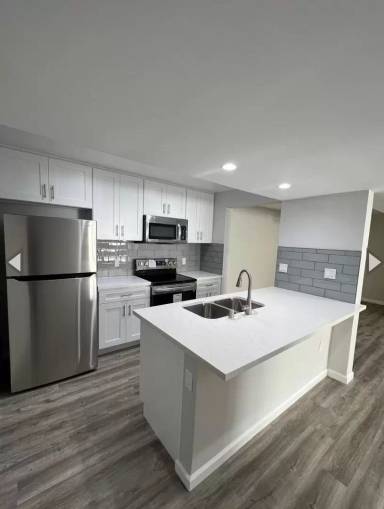 Main picture of 140 S Maple Dr