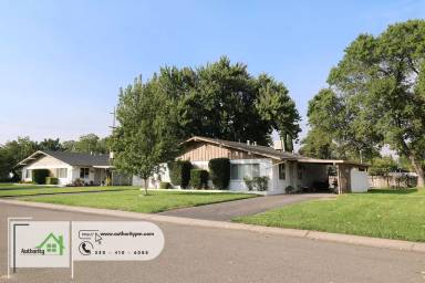 Main picture of Village Green Apartments