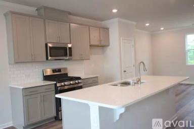 Main picture of Pointe at Stratford Lakes