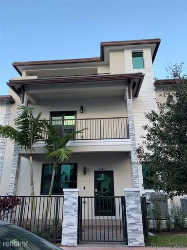 Main picture of 4741 NW 84th Ave