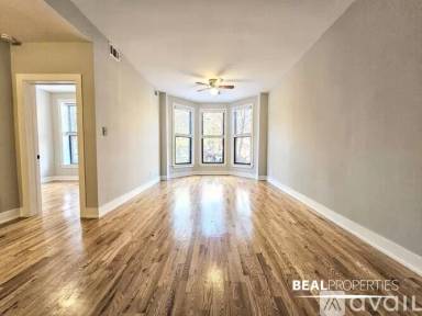 Main picture of 627 W Oakdale Ave