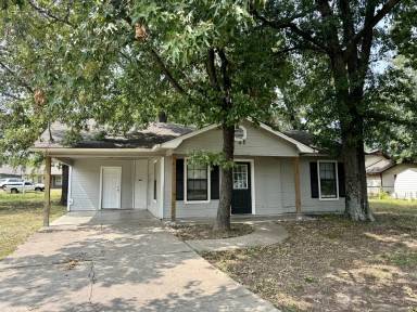 Main picture of 301 Carson Rd