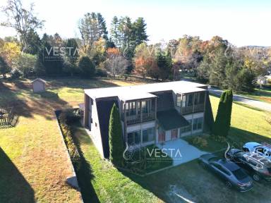 Main picture of 588 Ray Hill Rd