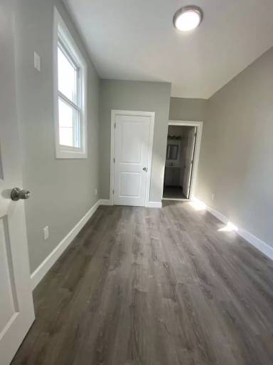 Main picture of 121 N Lake Ave