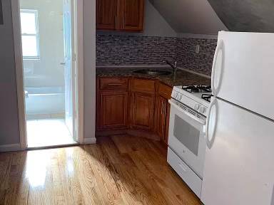 Main picture of 1696 Topping Ave