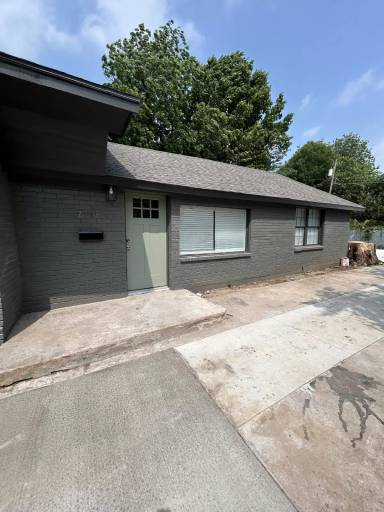 Main picture of 711 W Hill St