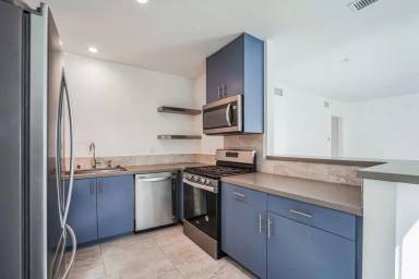 Main picture of 671 S Riverside Dr