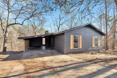 Main picture of 1 Looe Ln