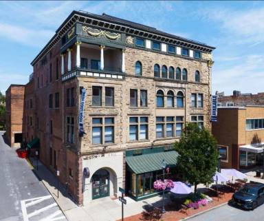 Main picture of 221 Glen St