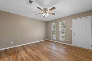 Main picture of 125 Karen Cv