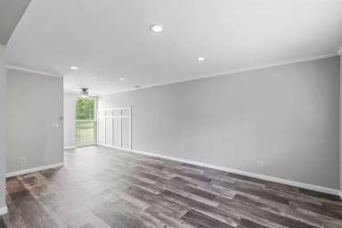 Main picture of 3853 Riverside Dr