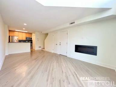 Main picture of 944 W Grace St Apartments