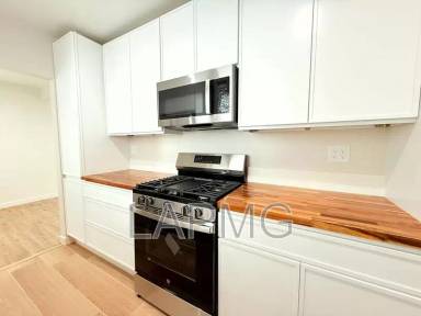 Main picture of 2304 N Frederic St