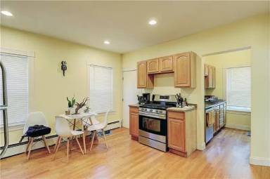 Main picture of 137 Valley St