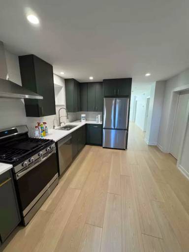 Main picture of 5111 N Claremont Ave