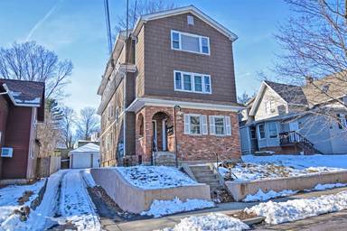 Main picture of 14 Howe St