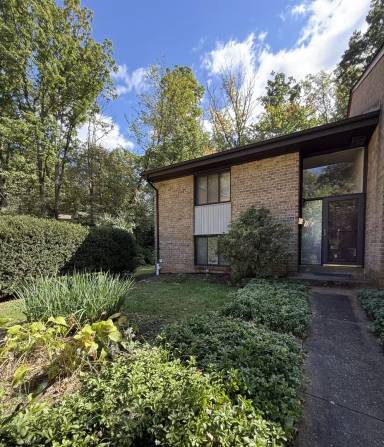 Main picture of 11008 Saffold Way
